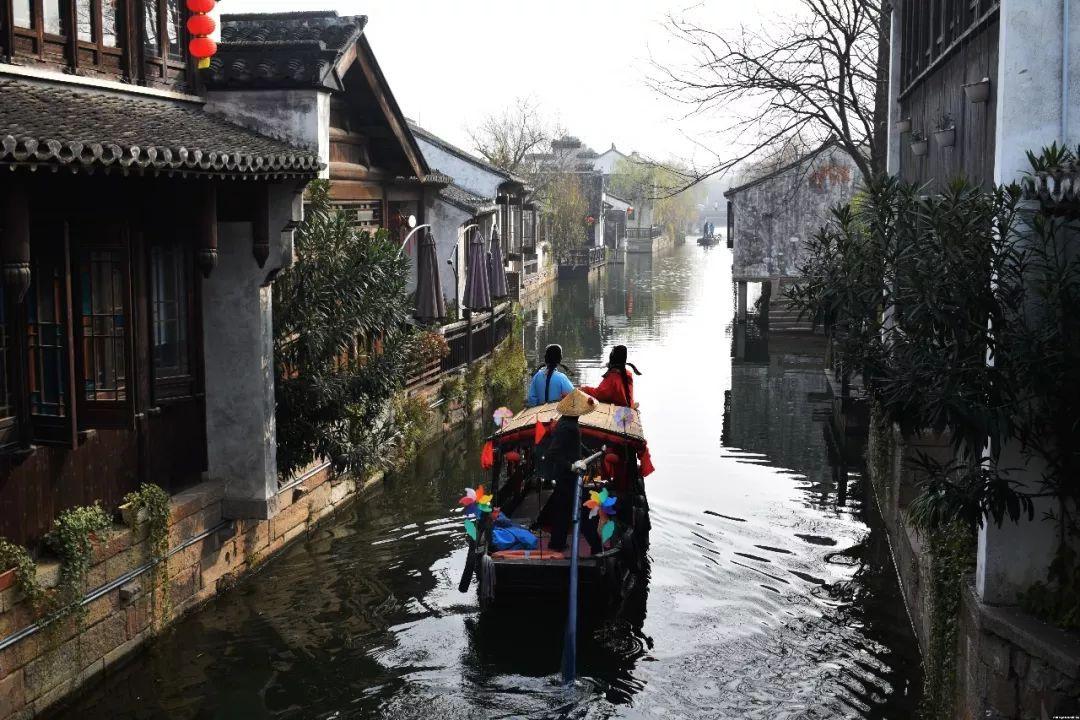 世界上的哑巴民族,4万族民无一人会说话,吃毒蛇毒虫却百毒不侵